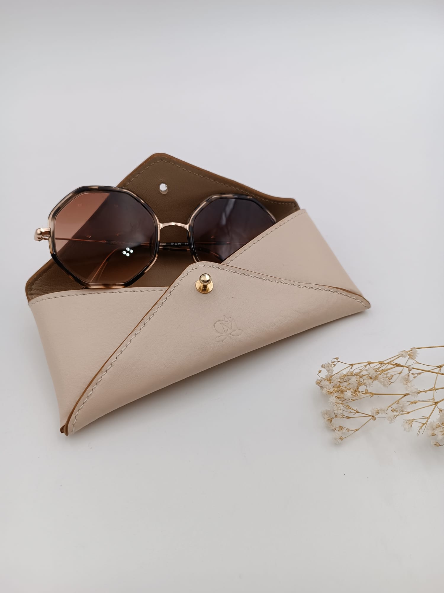 8000A44E-1D90-47A6-AA42-597606B09CA0