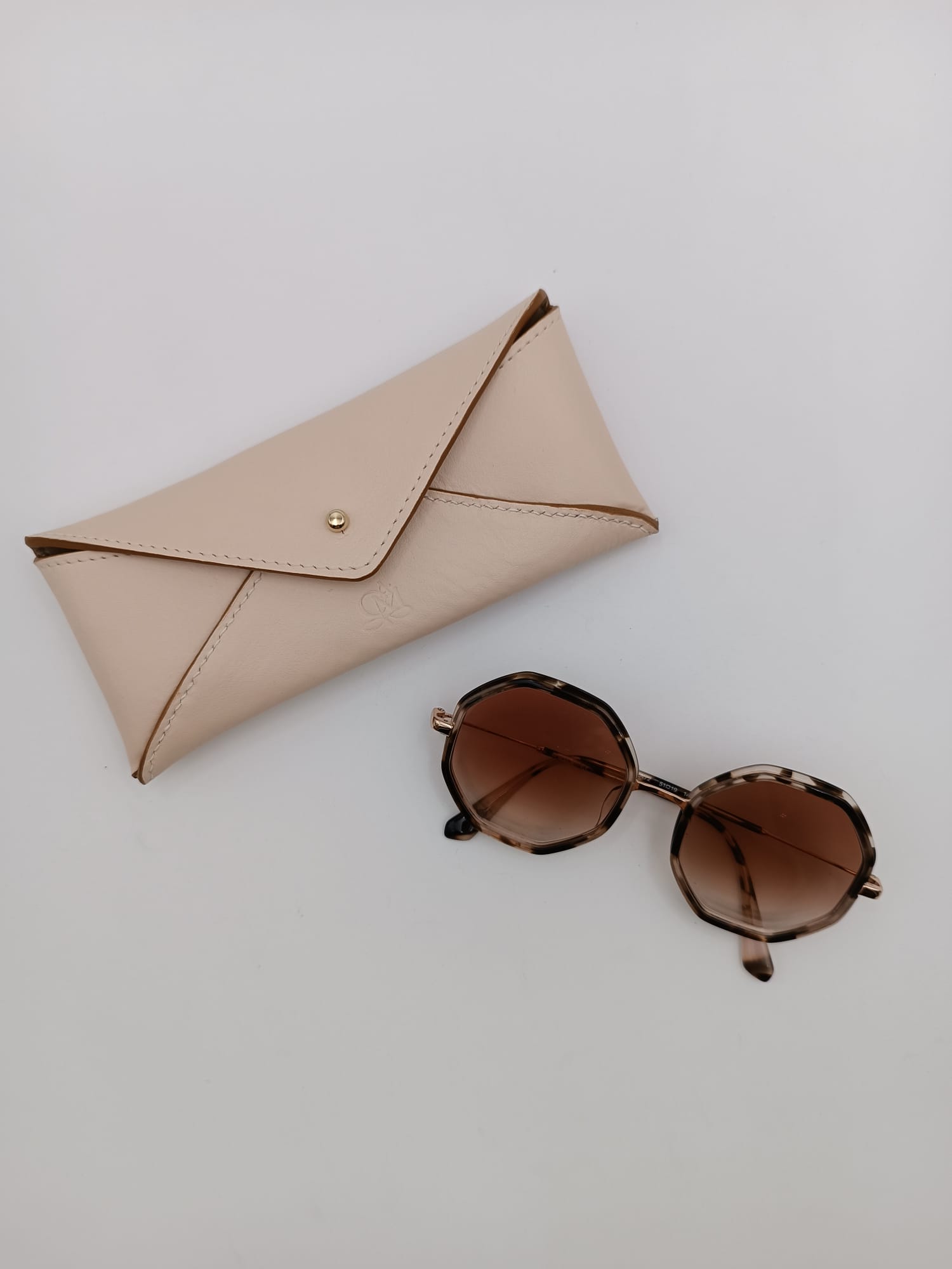 C9238A5D-769A-46E2-ACDD-718EB05C2DEB